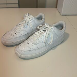 Women’s Sz 9.5 Nike Court Vision low.